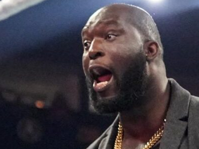 Omos gives hygiene tips to professional wrestling fans: "First things first, start with washing your ass"